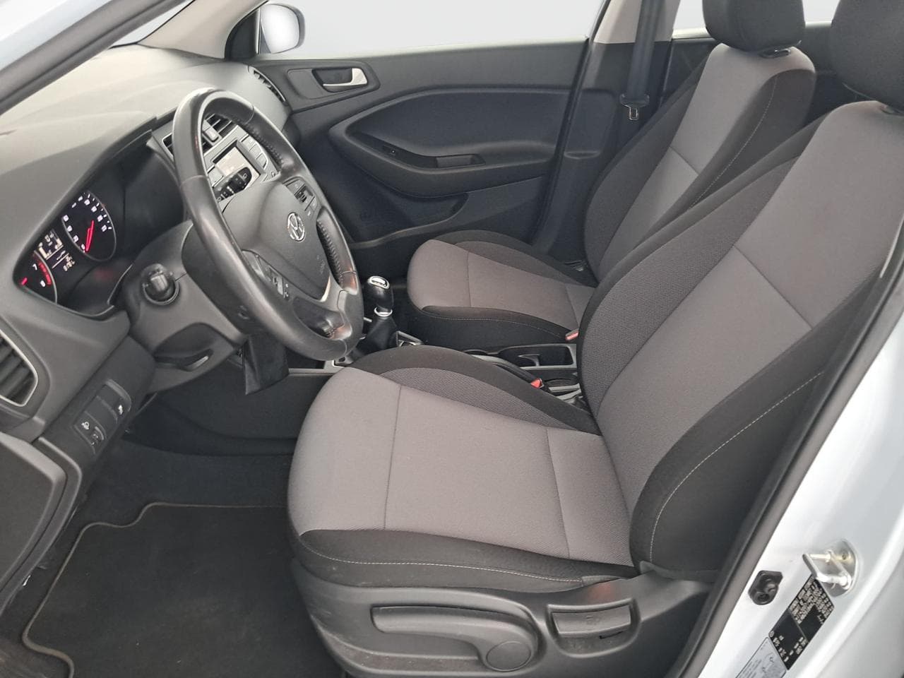 2019 Hyundai i20 - 16