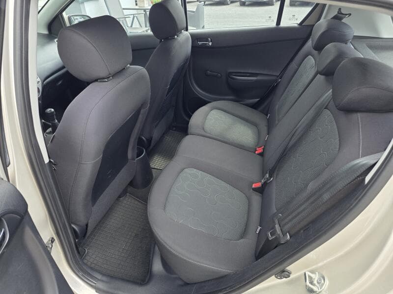 2011 Hyundai i20 - 9