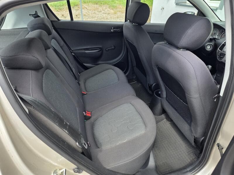 2011 Hyundai i20 - 10