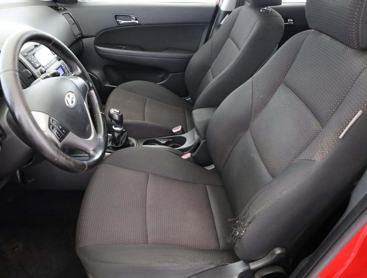 2011 Hyundai i30 - 13