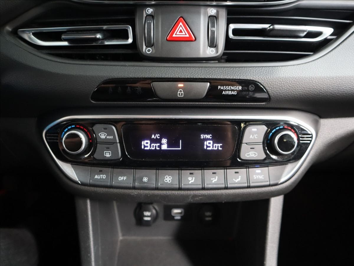 2022 Hyundai i30 - 16