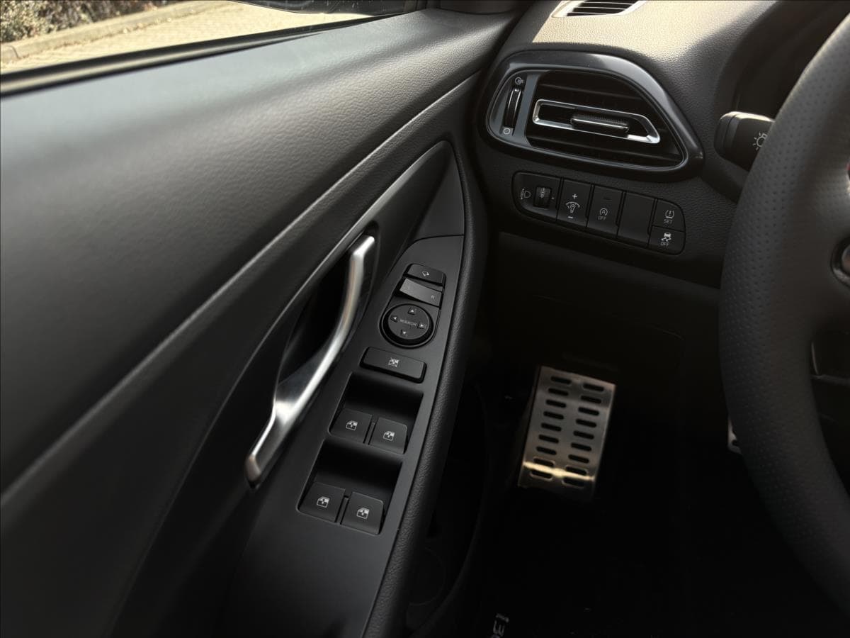 2025 Hyundai i30 - 16