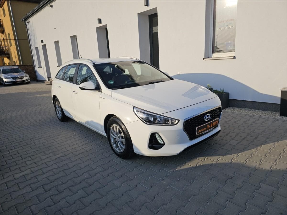 Hyundai i30 1,6 CRDi 81KW TRIKOLOR ALU STK kombi