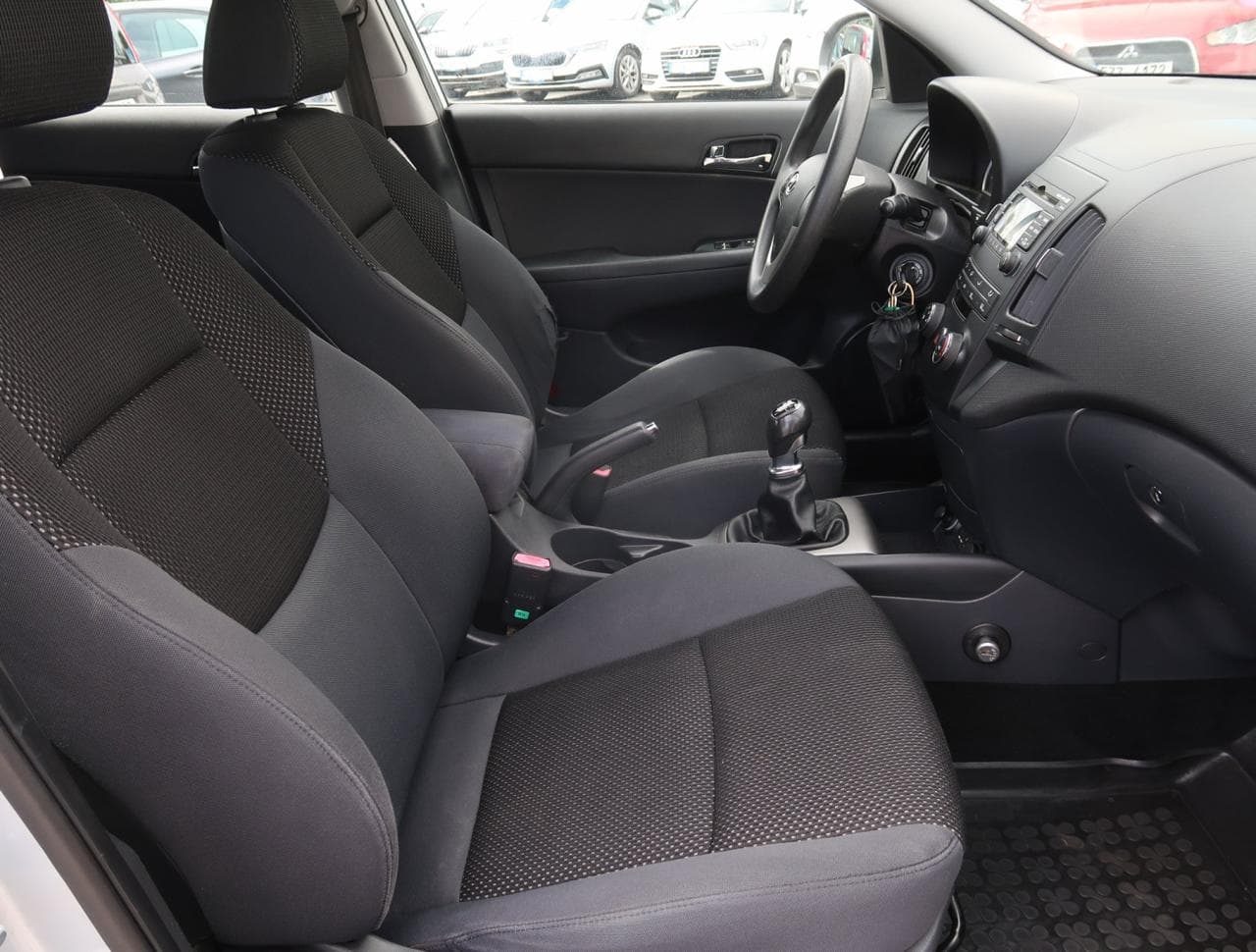 2010 Hyundai i30 - 21