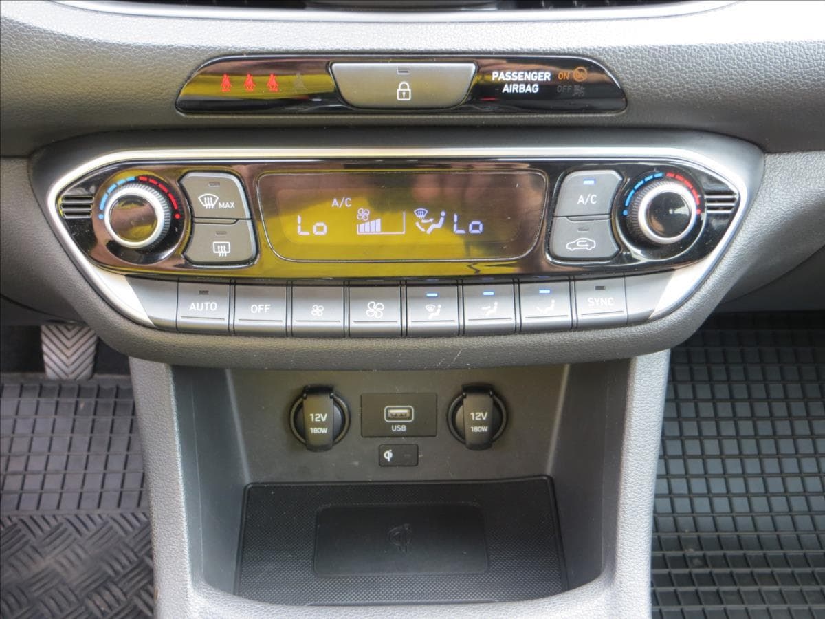 2022 Hyundai i30 - 31