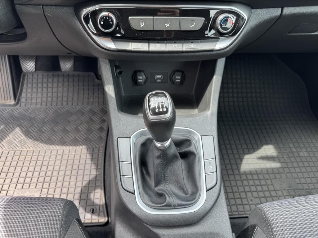 2022 Hyundai i30 - 38