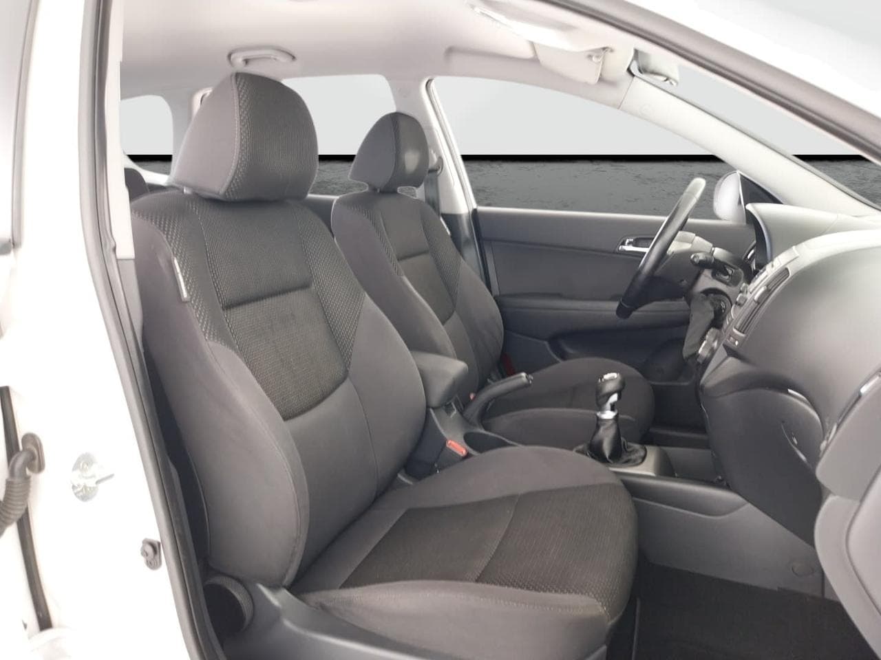 2012 Hyundai i30 - 12