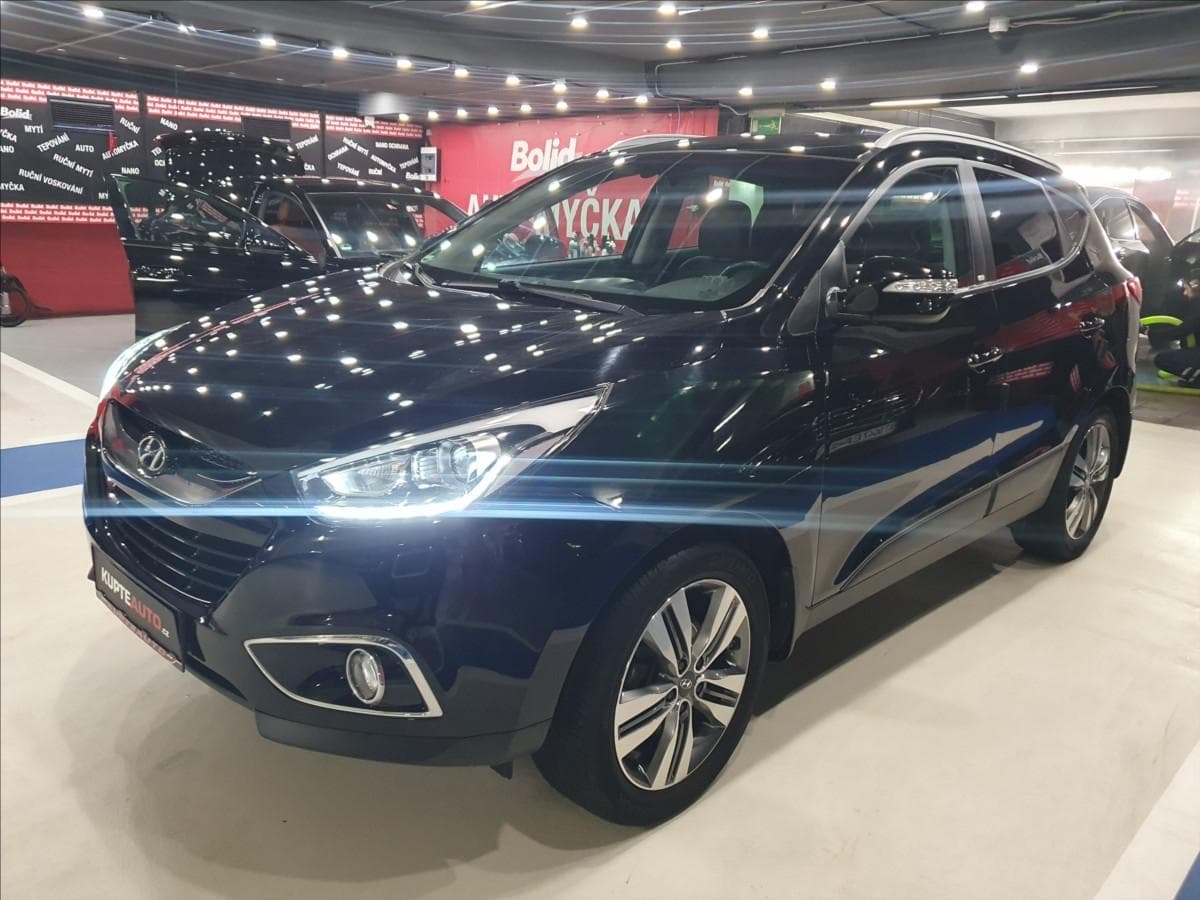 Hyundai ix35 2,0 i - AUTOMAT 4X4 perfektní SUV