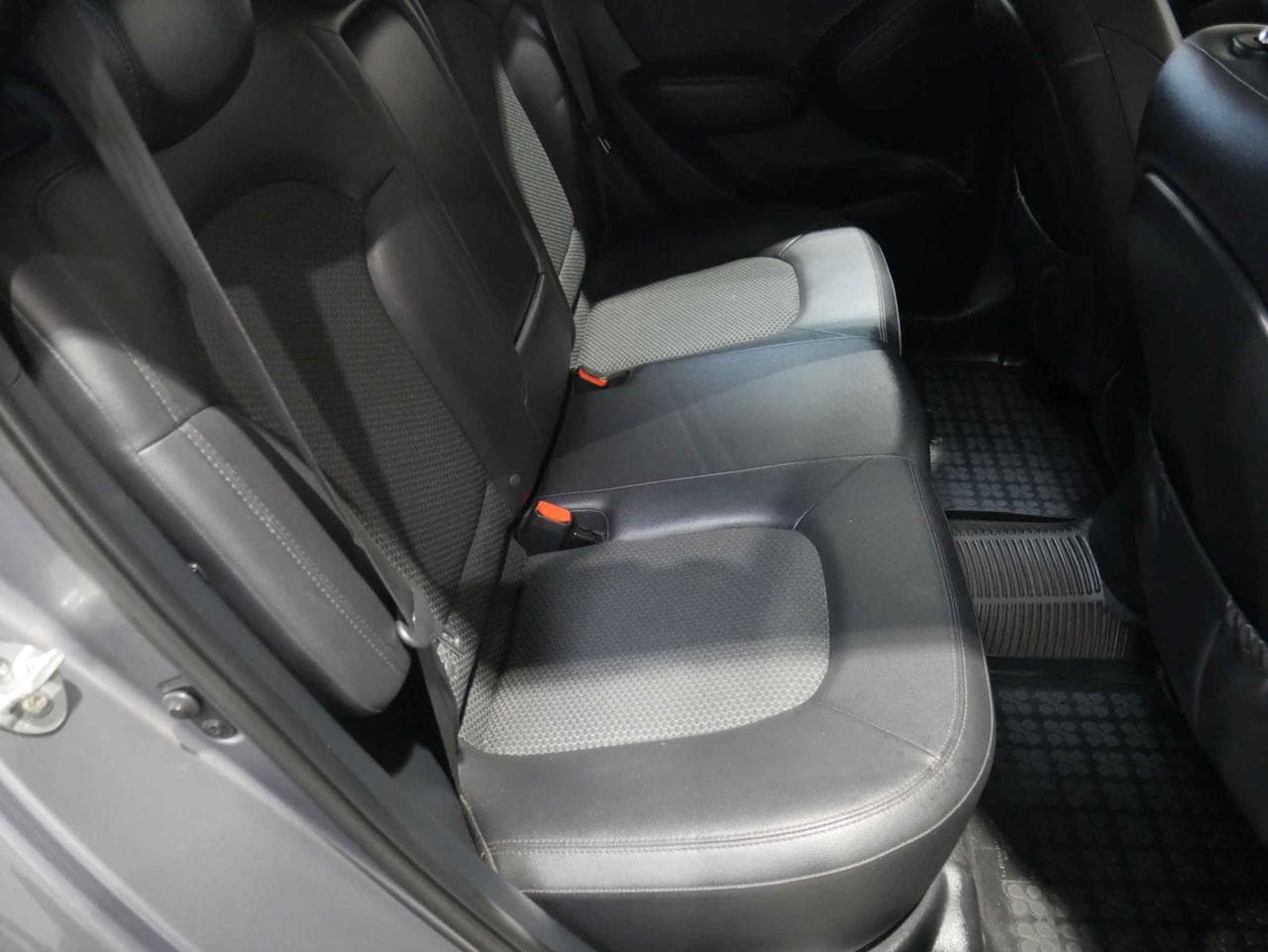 2011 Hyundai ix35 - 11
