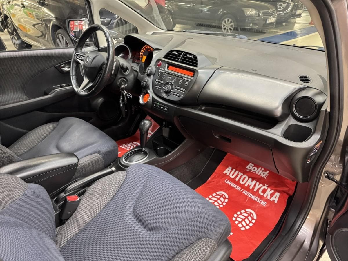 2013 Honda JAZZ - 11