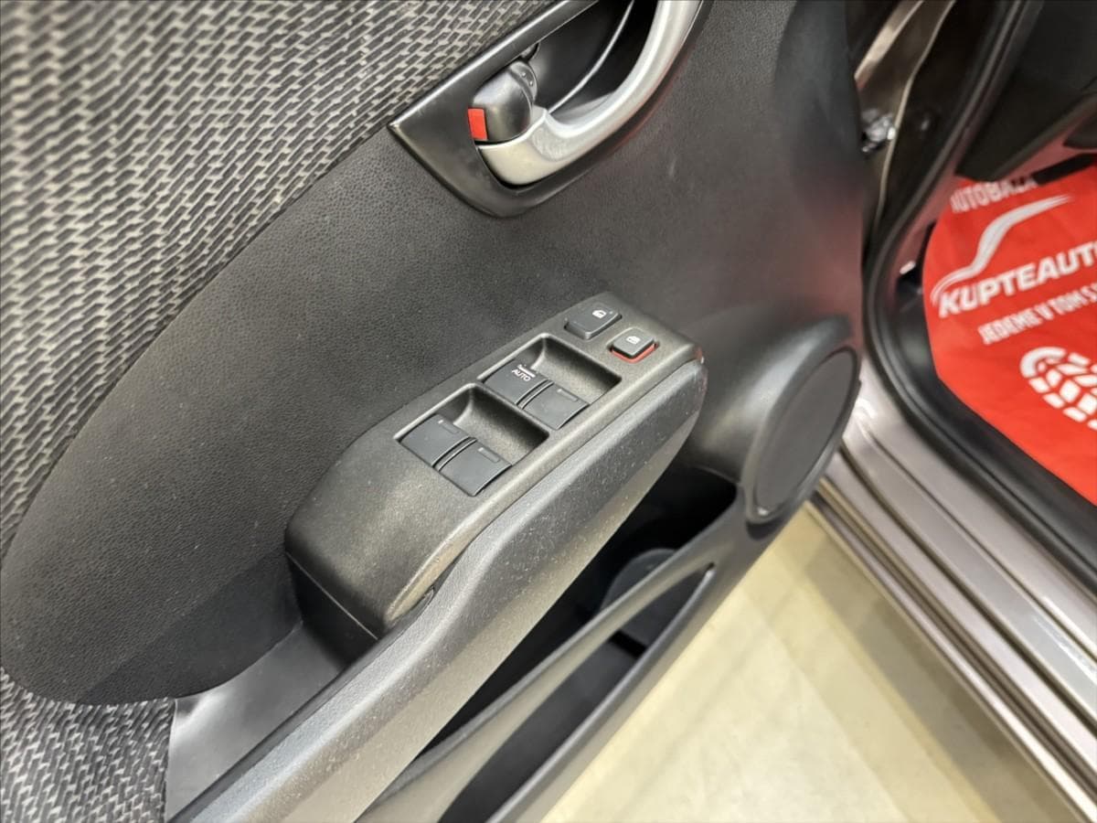 2013 Honda JAZZ - 13