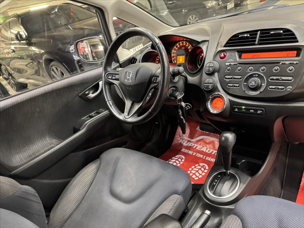 2013 Honda JAZZ - 12