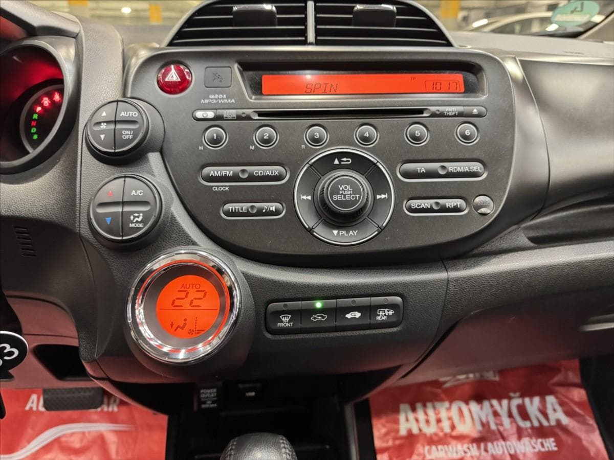 2013 Honda JAZZ - 18