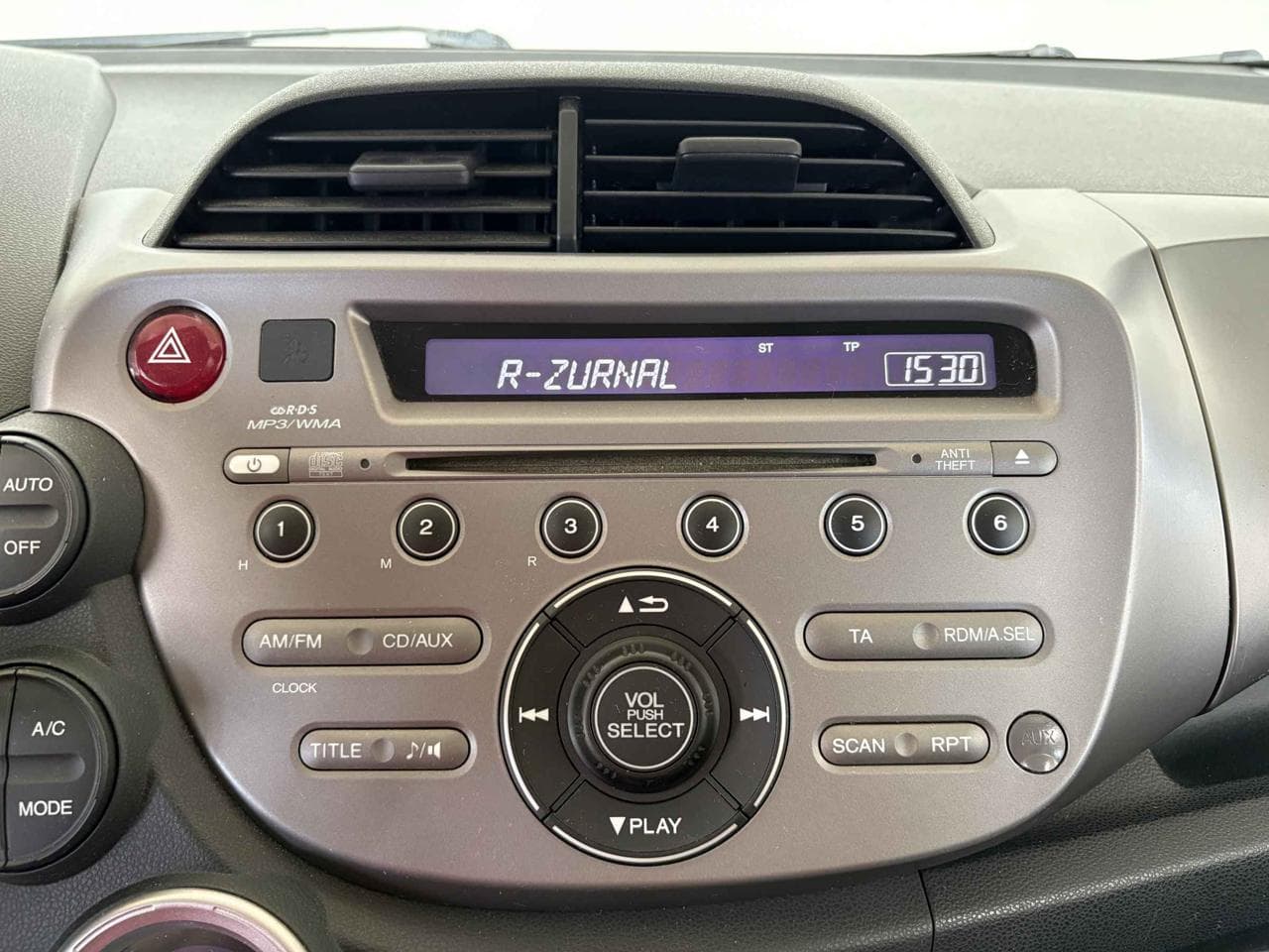 2009 Honda JAZZ - 19