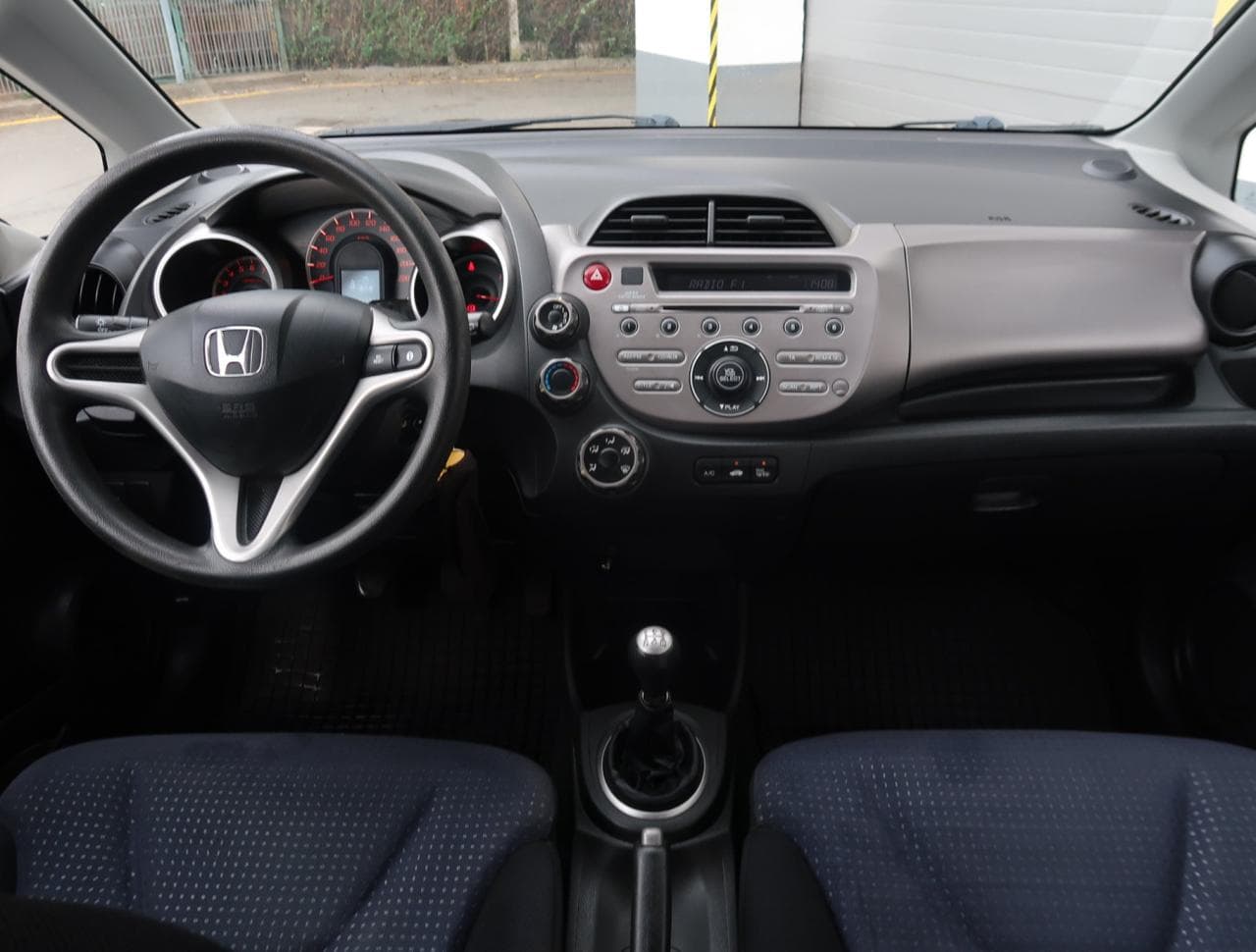 2010 Honda JAZZ - 10