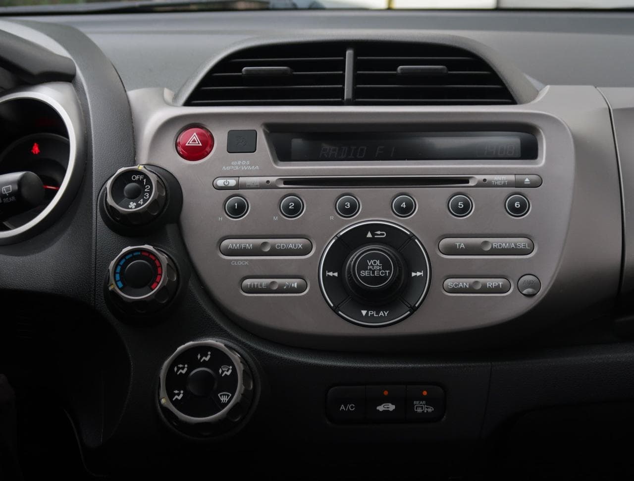 2010 Honda JAZZ - 18