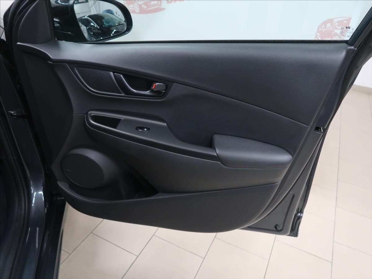 2021 Hyundai KONA - 12