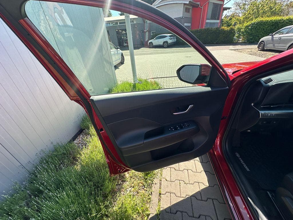 2025 Hyundai KONA - 15