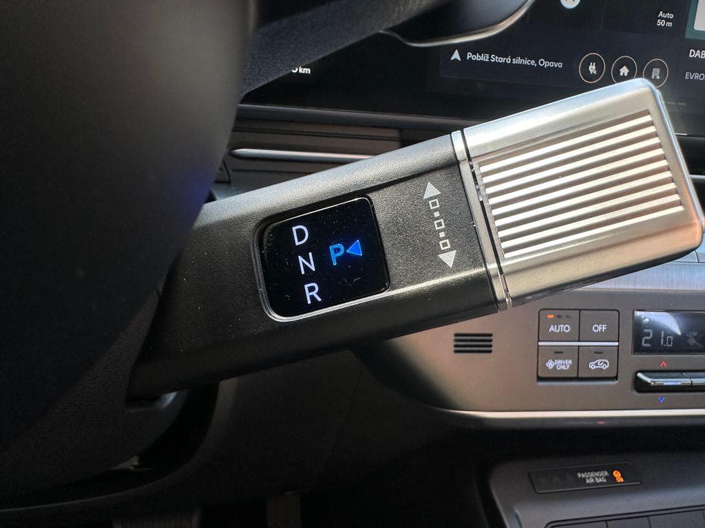 2025 Hyundai KONA - 12