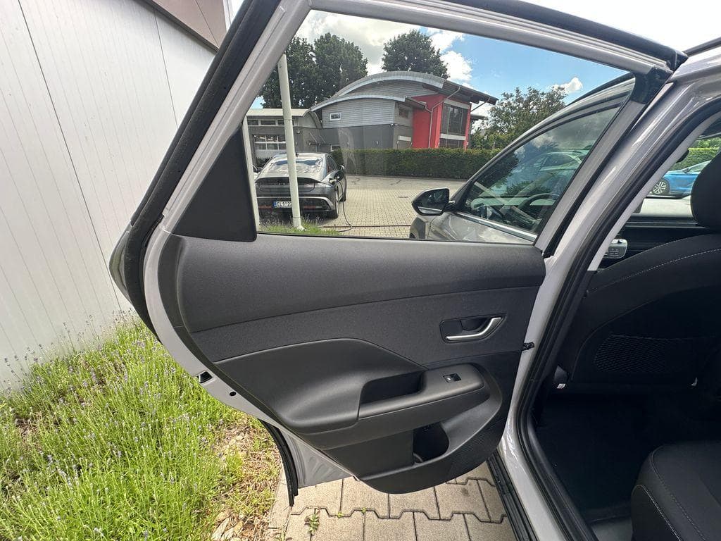 Hyundai KONA - 26