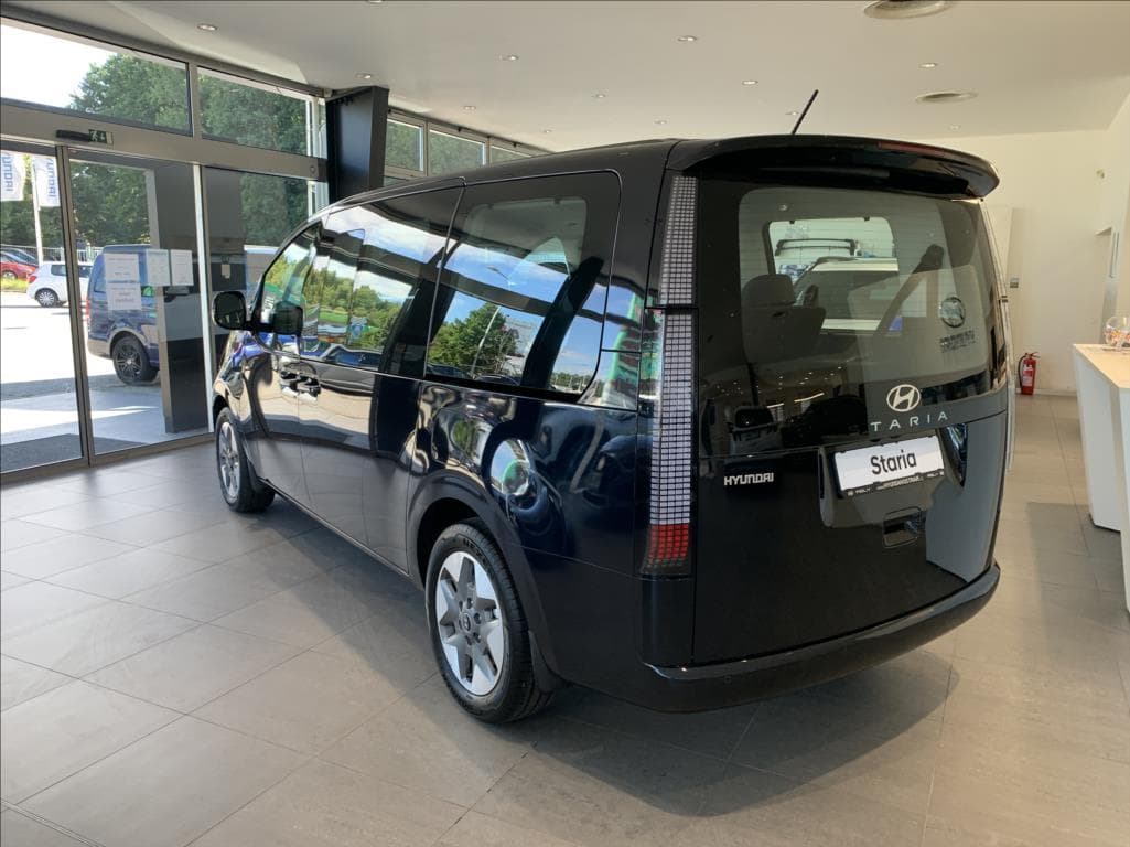 2025 Hyundai Staria - 7