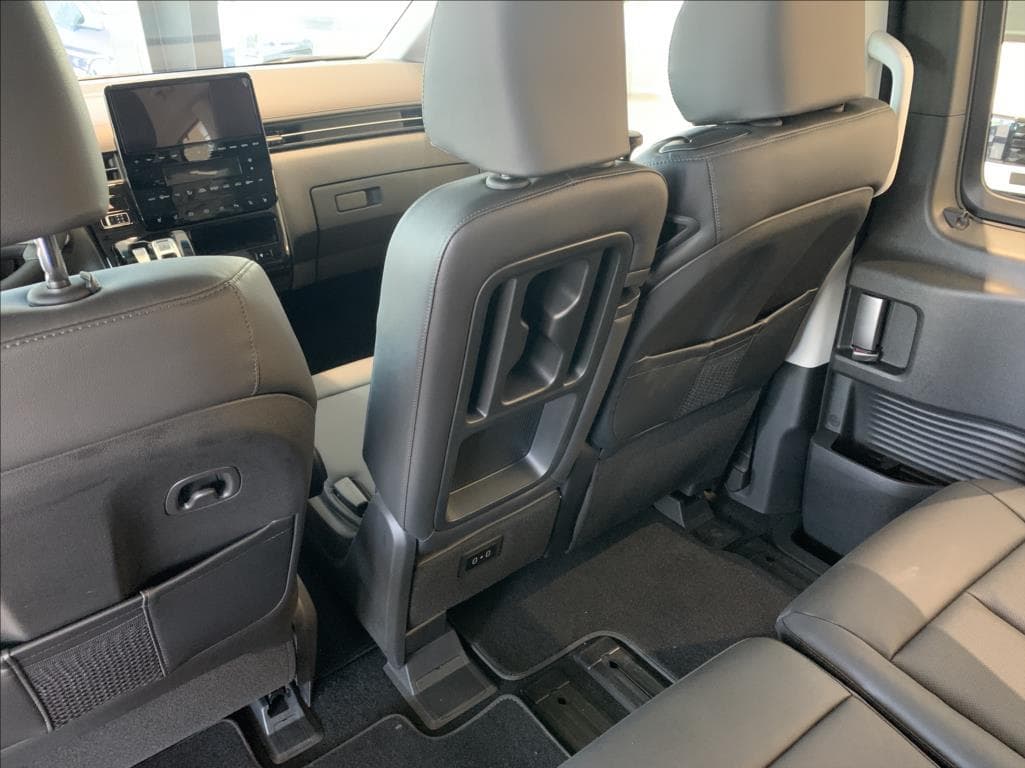 2025 Hyundai Staria - 15