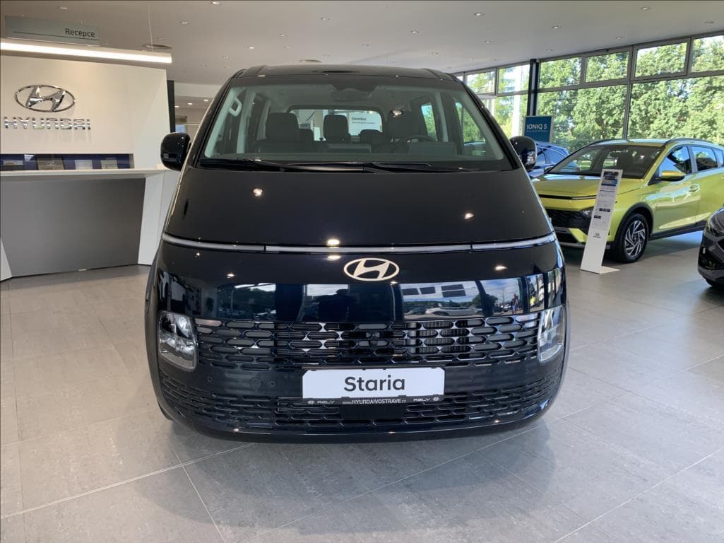 2025 Hyundai Staria - 2