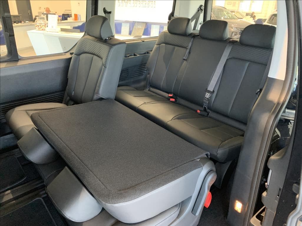 2025 Hyundai Staria - 13