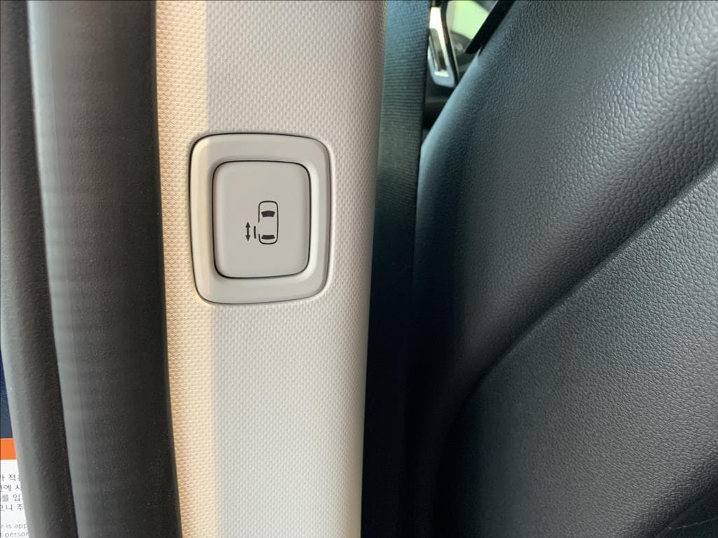 2025 Hyundai Staria - 17