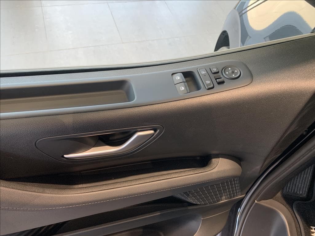 2025 Hyundai Staria - 20