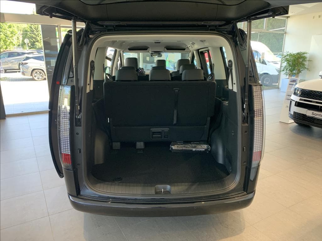 2025 Hyundai Staria - 9