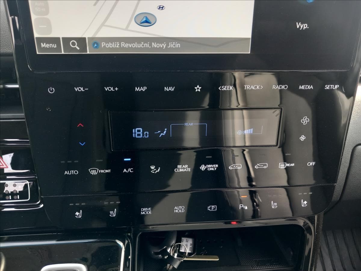 2024 Hyundai Staria - 12