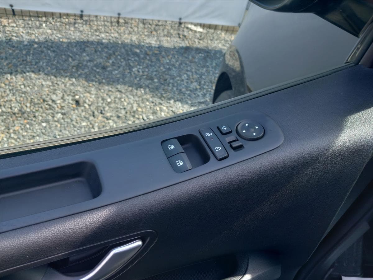 2024 Hyundai Staria - 15