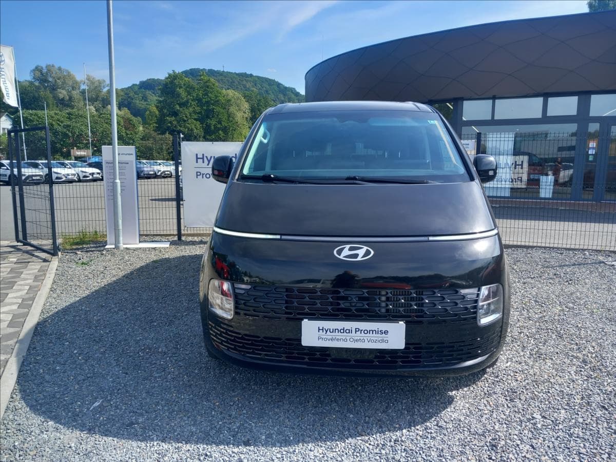 2024 Hyundai Staria - 2