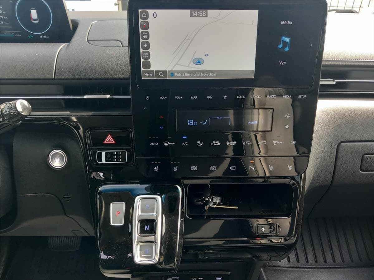 2024 Hyundai Staria - 11