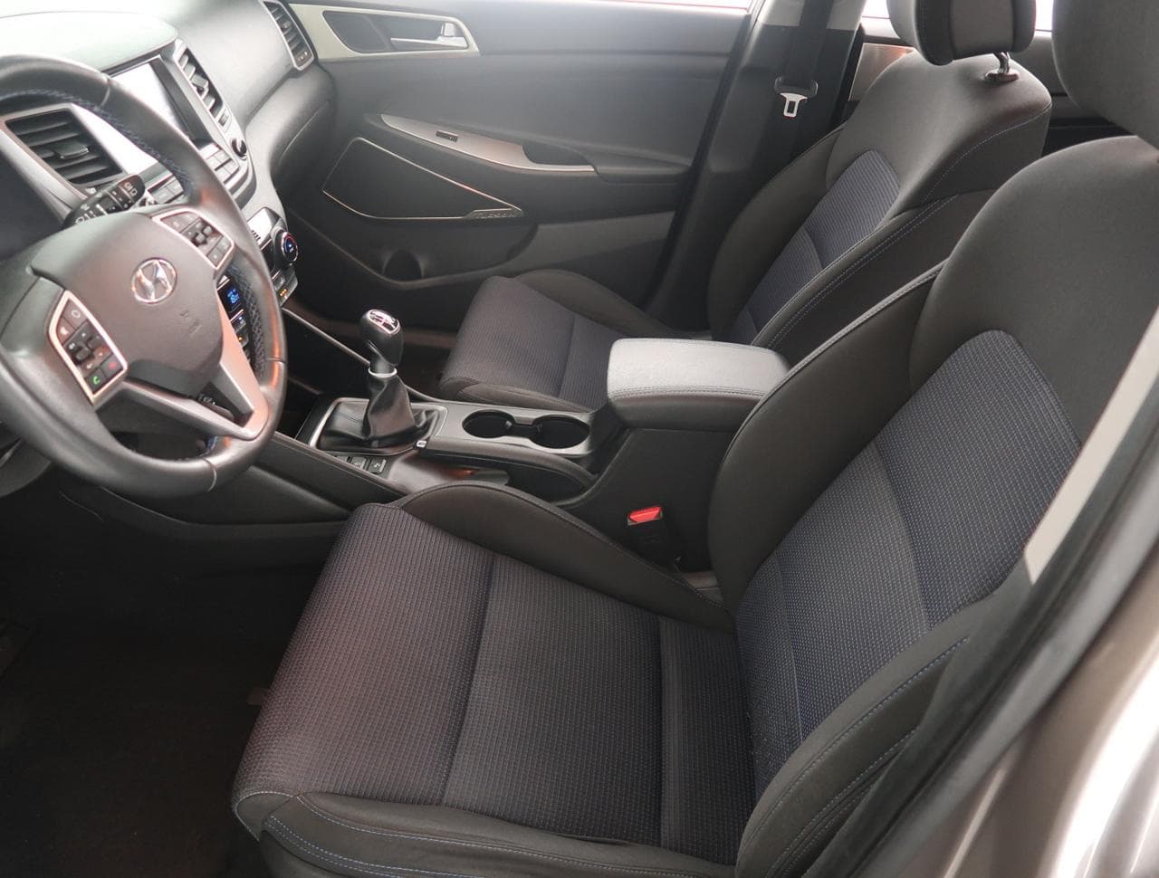 2016 Hyundai Tucson - 16