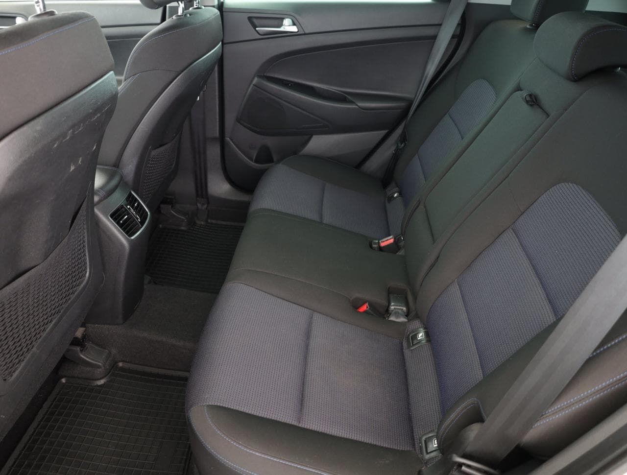 2016 Hyundai Tucson - 12