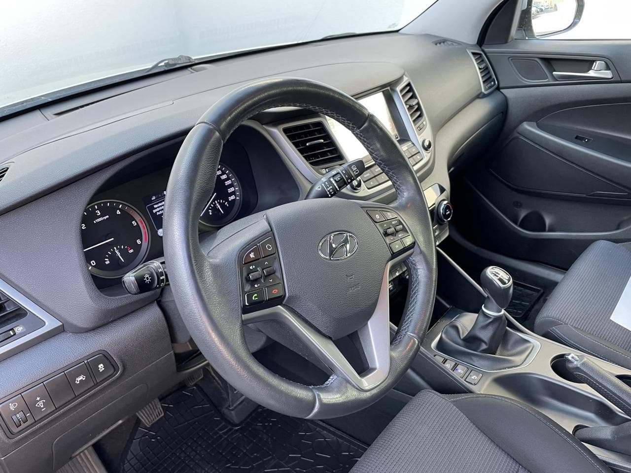 2017 Hyundai Tucson - 11