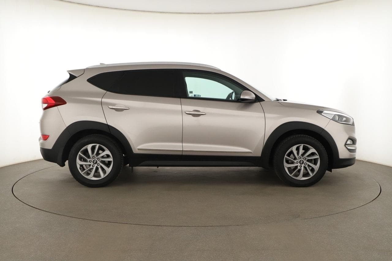 2016 Hyundai Tucson - 8