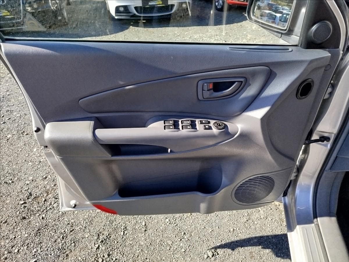 2005 Hyundai TUCSON - 11