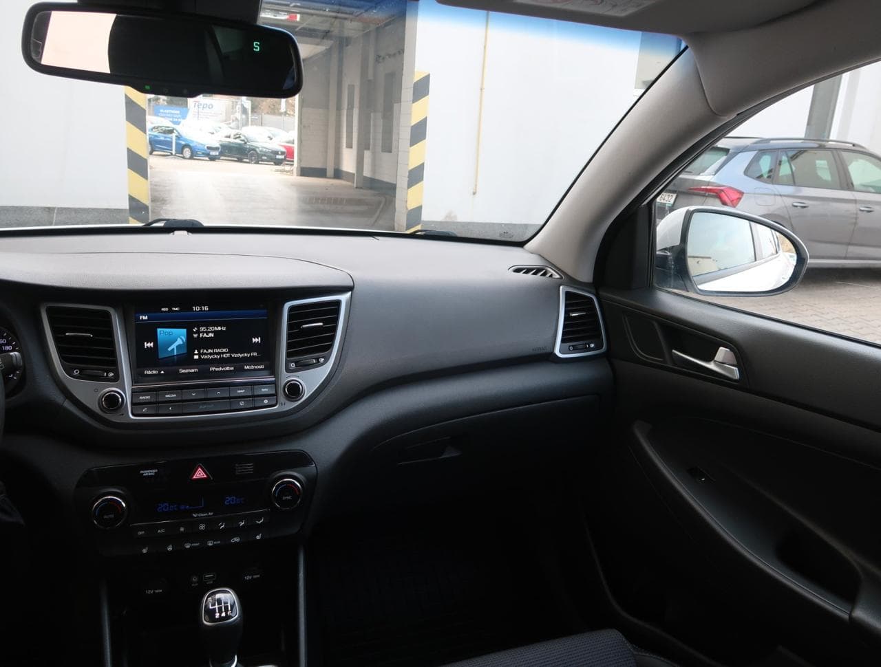 2016 Hyundai TUCSON - 11