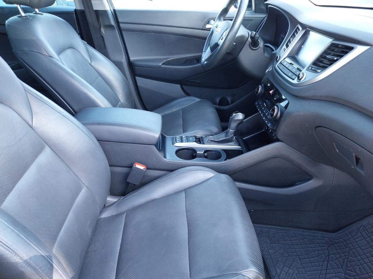 2015 Hyundai TUCSON - 12