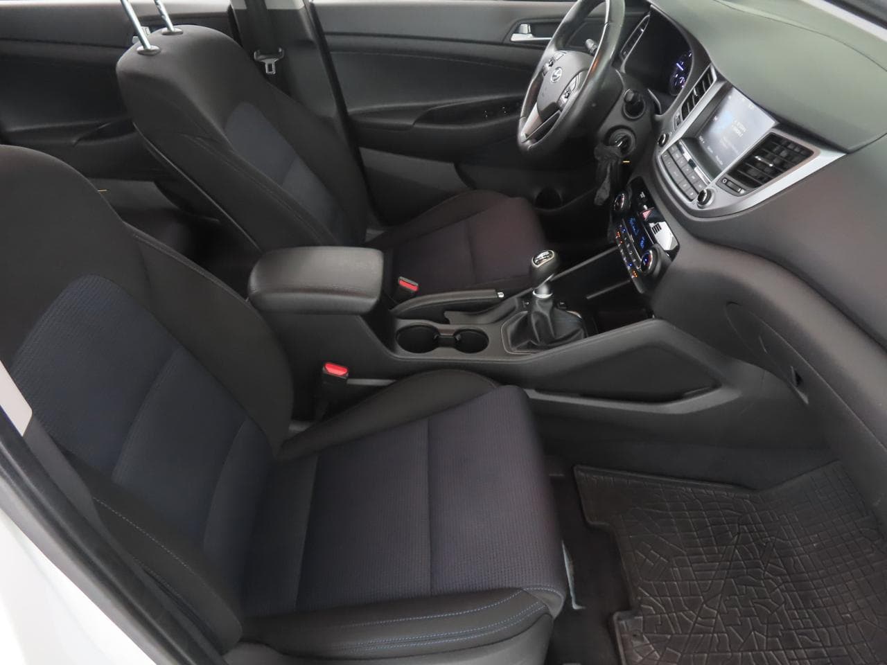 2017 Hyundai TUCSON - 12