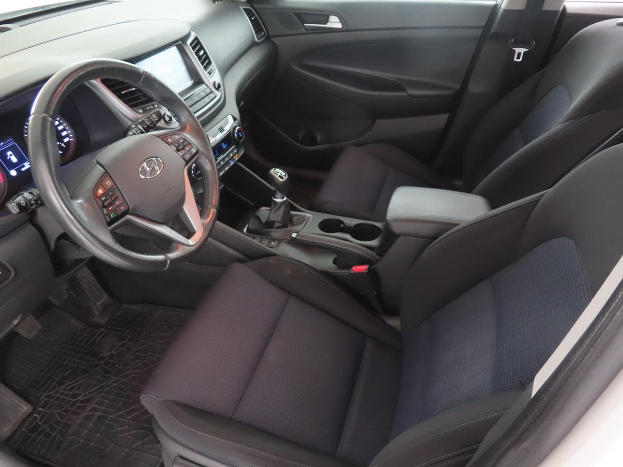 2017 Hyundai TUCSON - 16
