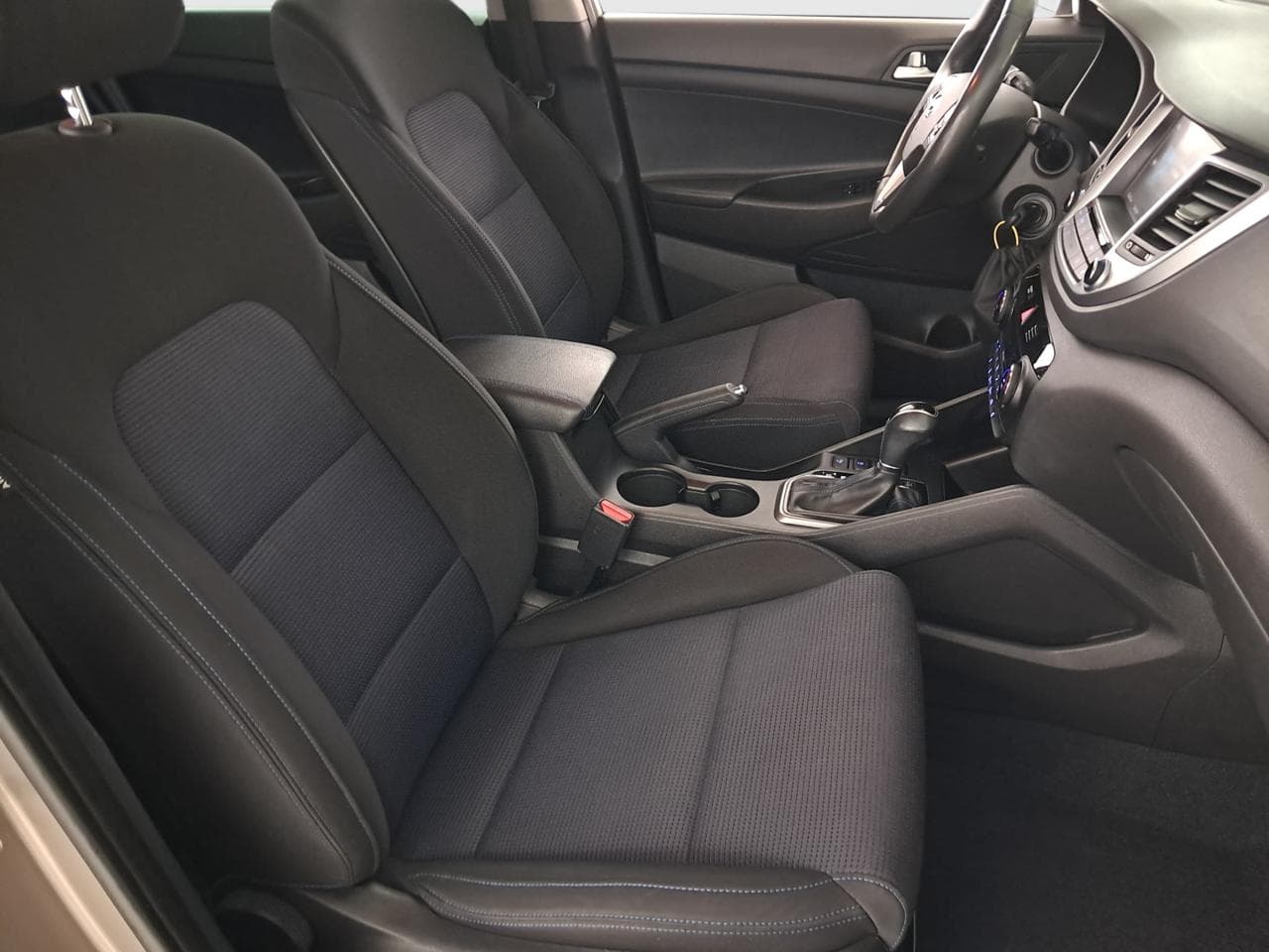 2016 Hyundai TUCSON - 12
