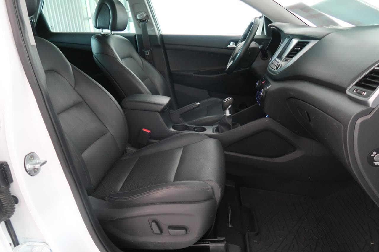 2015 Hyundai TUCSON - 12
