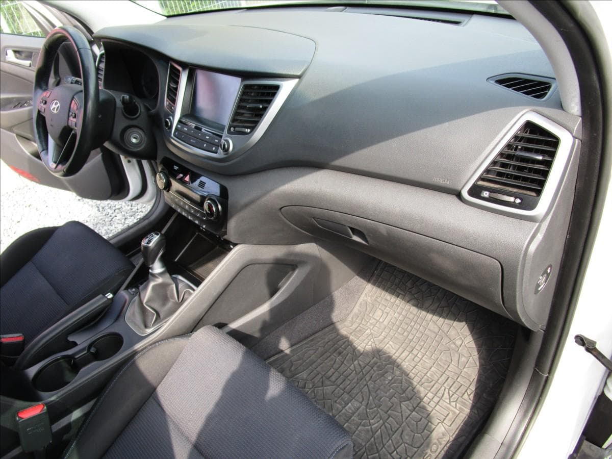 2017 Hyundai TUCSON - 16