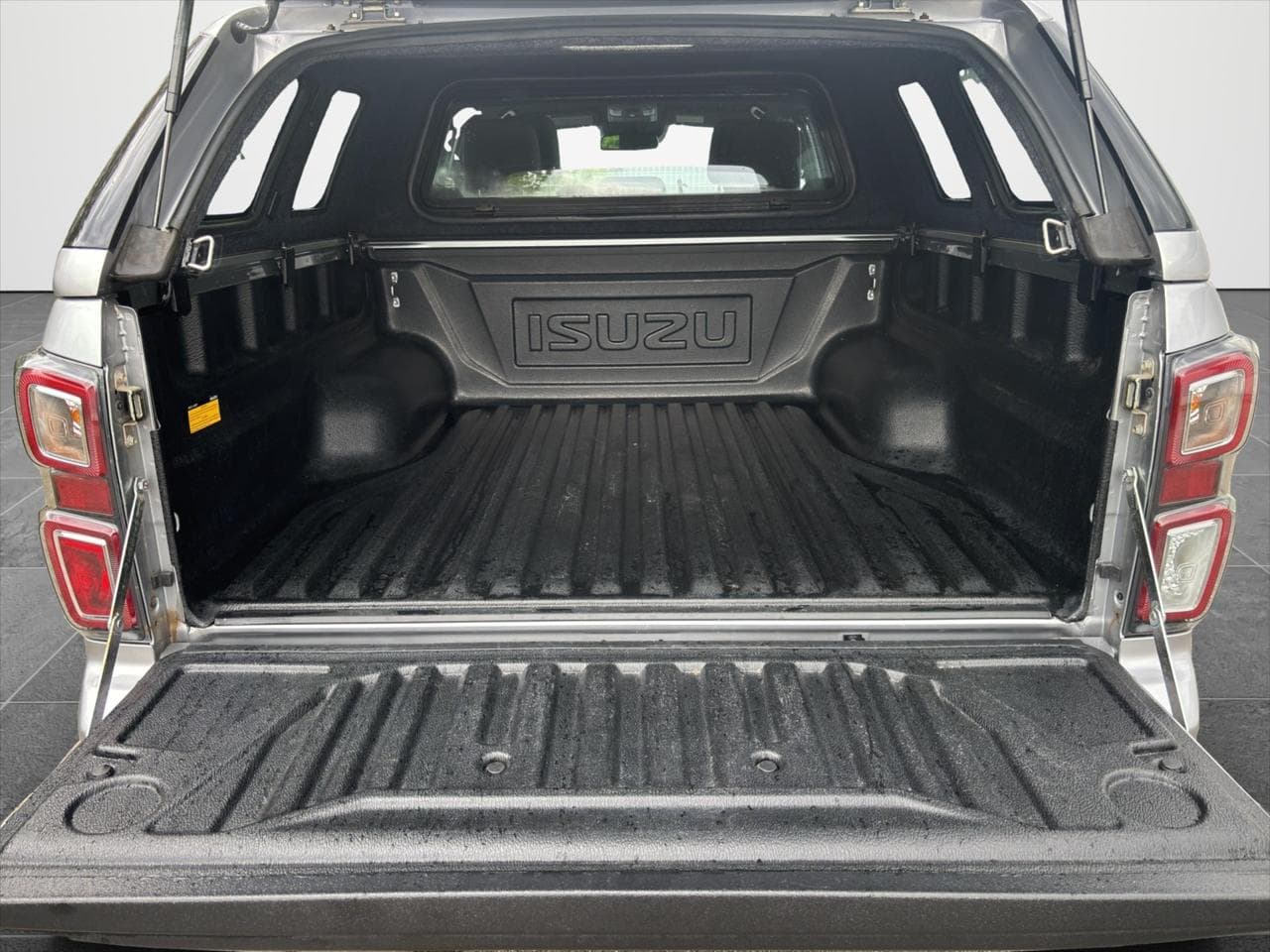 2024 Isuzu D-MAX - 11