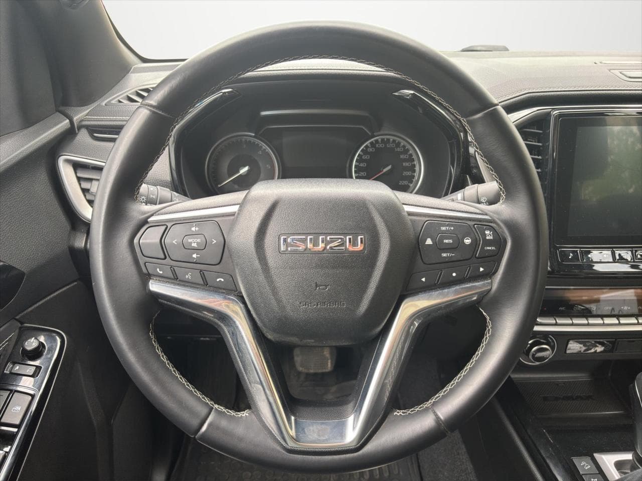 2024 Isuzu D-MAX - 15