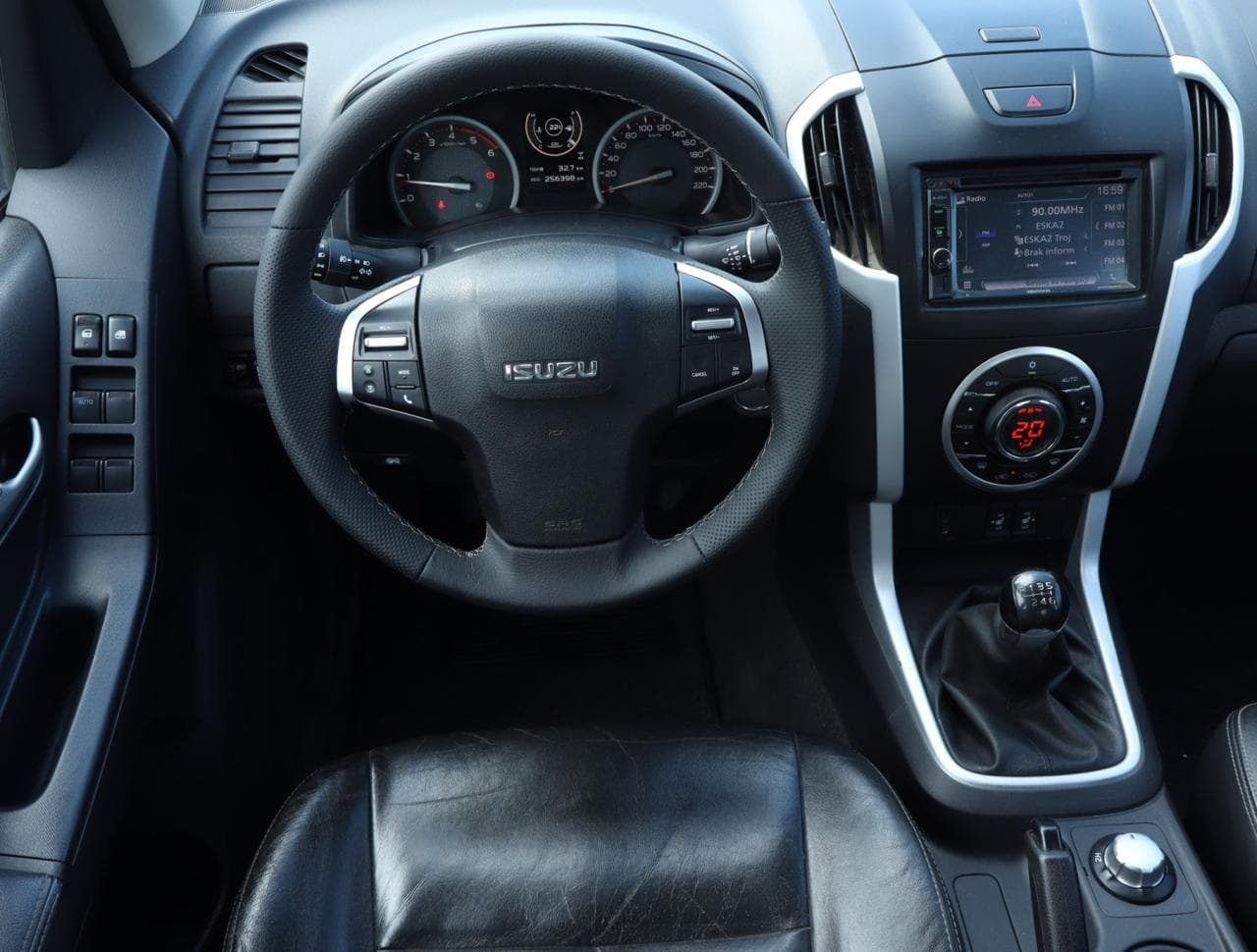 2017 Isuzu D-MAX - 9